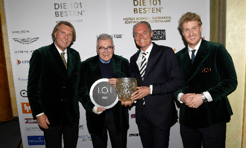 Carsten K. Rath, Jean-Jaques Gauer (101 ICon Hotelier of the world), Michael Smithuis (Fairmont Montreux Palace und Präsident der Swiss Deluxe Hotels), David Rath101 Besten Hotels Schweiz 2025 Event und Verleihung im Victoria-Jungfrau Grand Hotel & Spa in Interlaken am 30.03.2025Agency People Image (c) Michael Tinnefeld