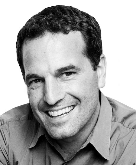 Wences Casares headshot