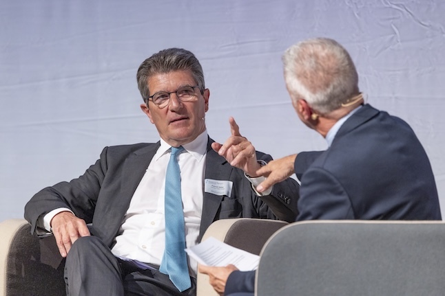 Finance Forum Liechtenstein 2026, Bild aufgenommen im Vaduzersaal in Vaduz am 29.04.2026 - Patrick Odier, Aufsichtsratspräsident Lombard Odier & Co. und Reto Lipp Moderator (v.l.) FOTO & COPYRIGHT: DANIEL SCHWENDENER